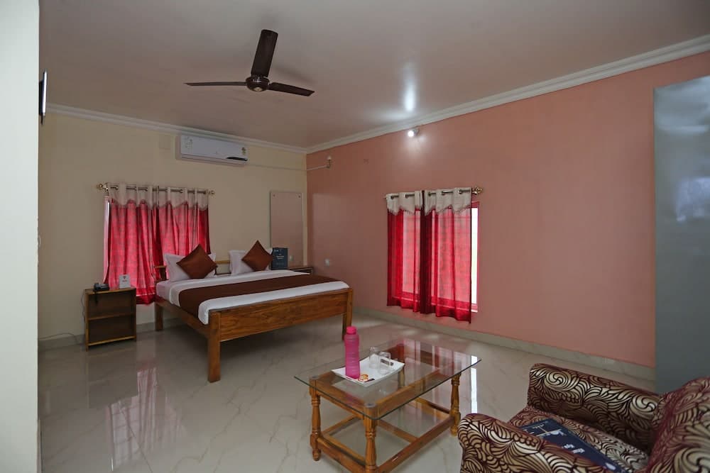 OYO 9009 near Railway Station