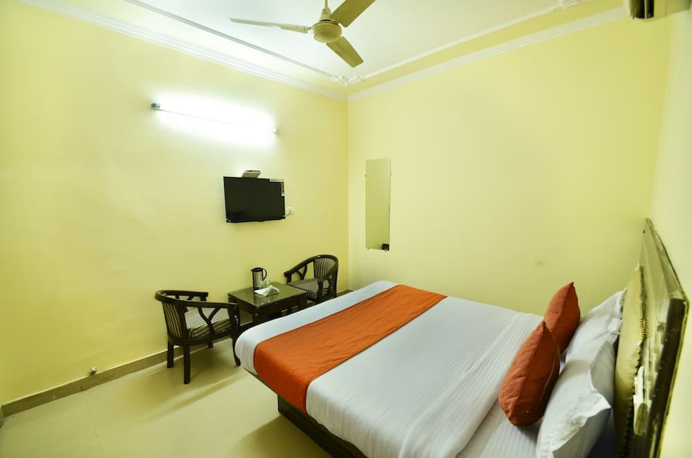 OYO 8073 Grand Residency