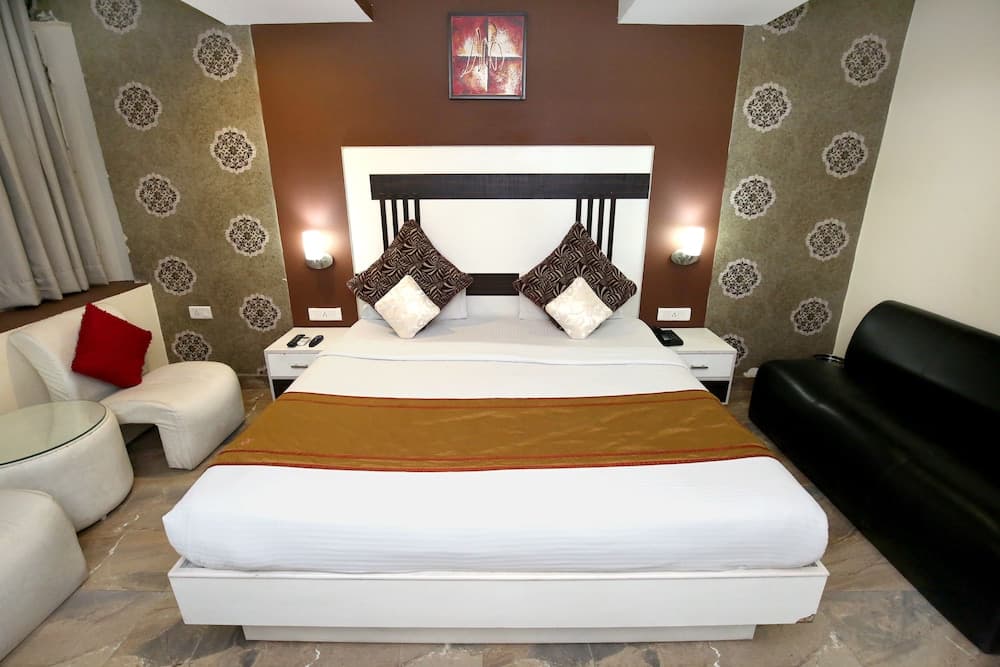 OYO 9575 Hotel Absolute Comfort