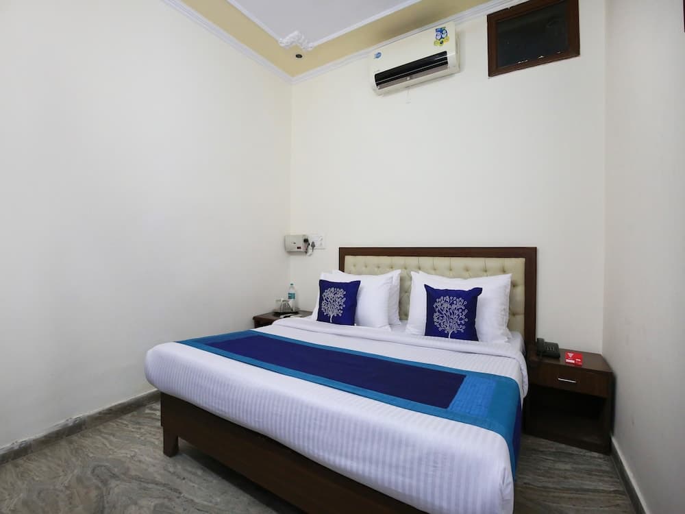 OYO 9661 Hotel Victoria Palace