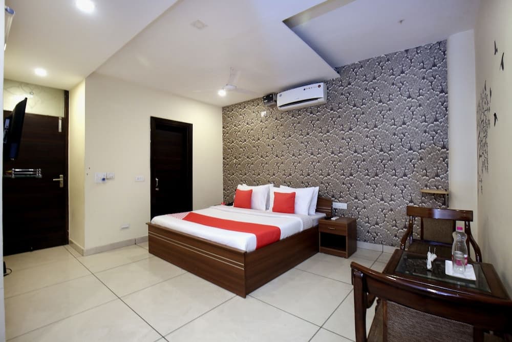 OYO 9951 Hotel Satkar Avenue