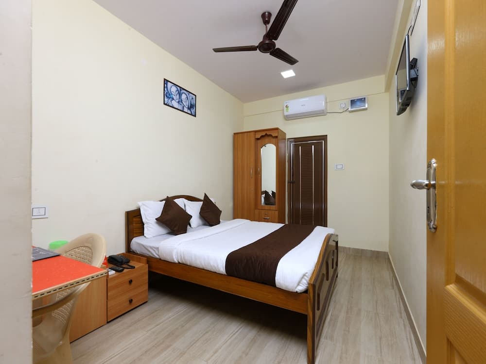 OYO 8937 Ragu Residency