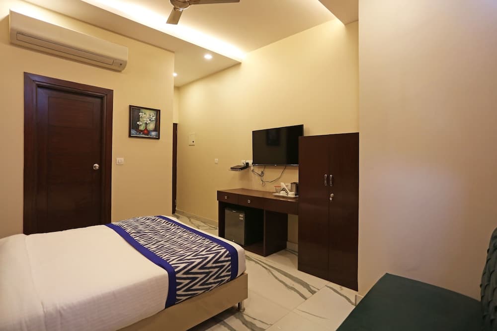 OYO 5614 Hotel Rolex Inn