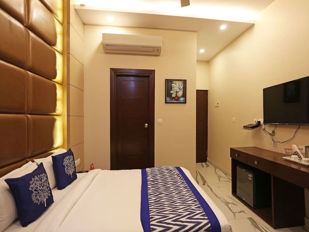 OYO 5614 Hotel Rolex Inn