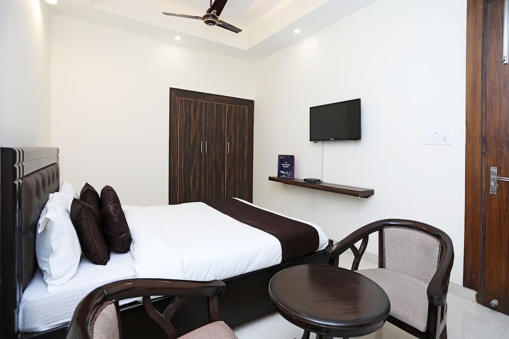 OYO 9275 Hotel Royal Inn