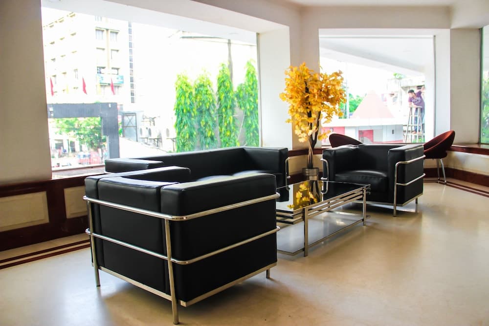 OYO 8450 Hotel Grand Starline