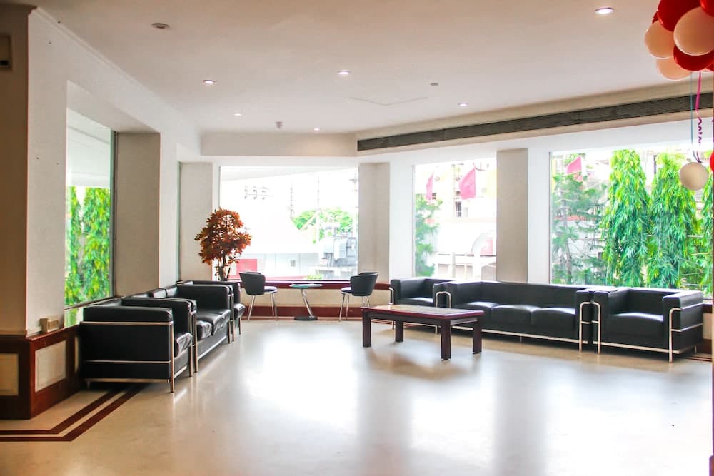 OYO 8450 Hotel Grand Starline