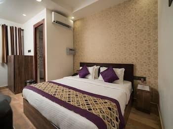 OYO 8961 Hotel RR Palace