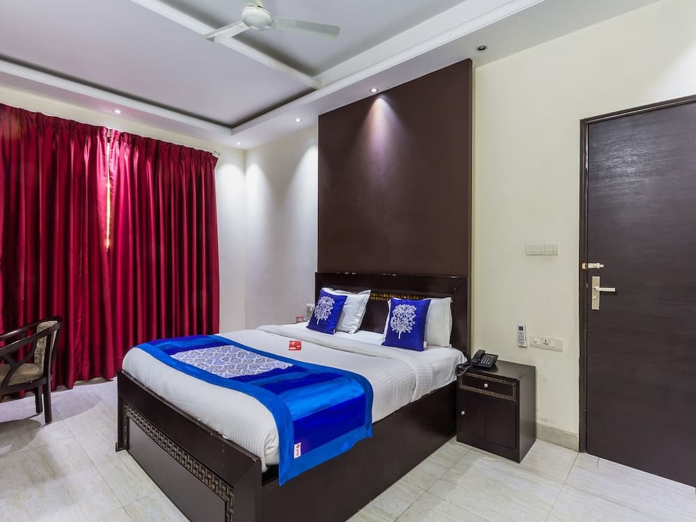 OYO 6796 Retreat Suites Inn