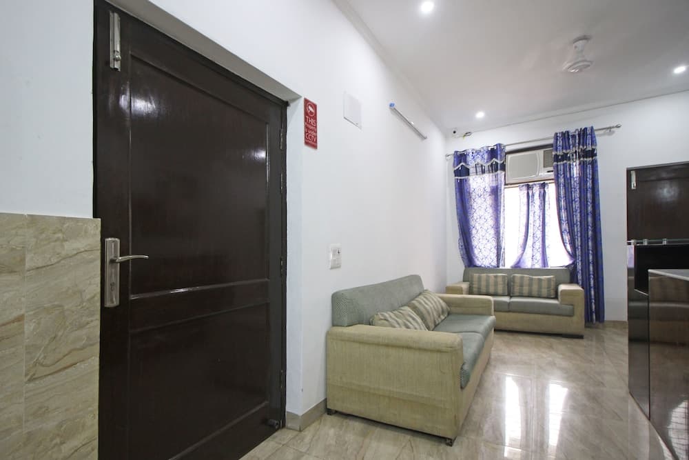 OYO 7526 Rising Star Sec 45