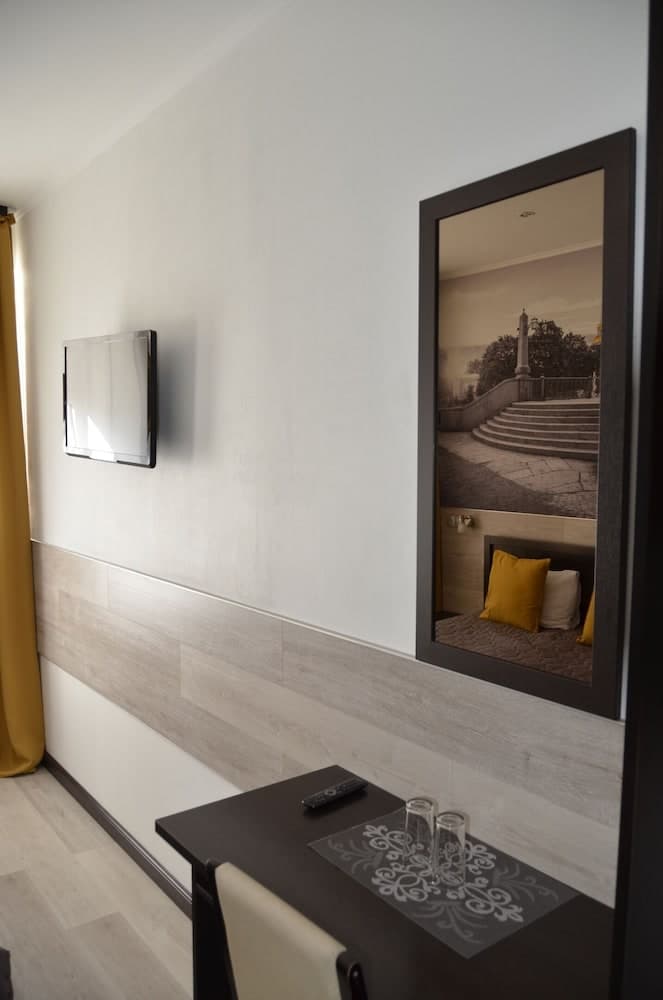 White&Black Home Hotel