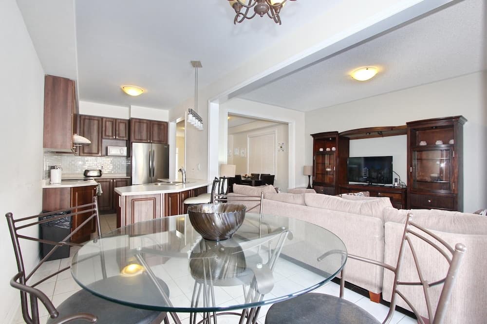 Executive Suite at Brampton House