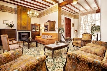 Typical Valencian House. Modernist Style. Recommended for Families