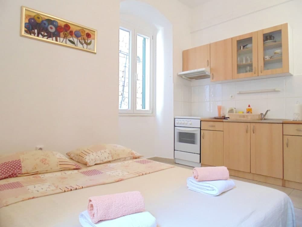 Apartments and Rooms Djanovic