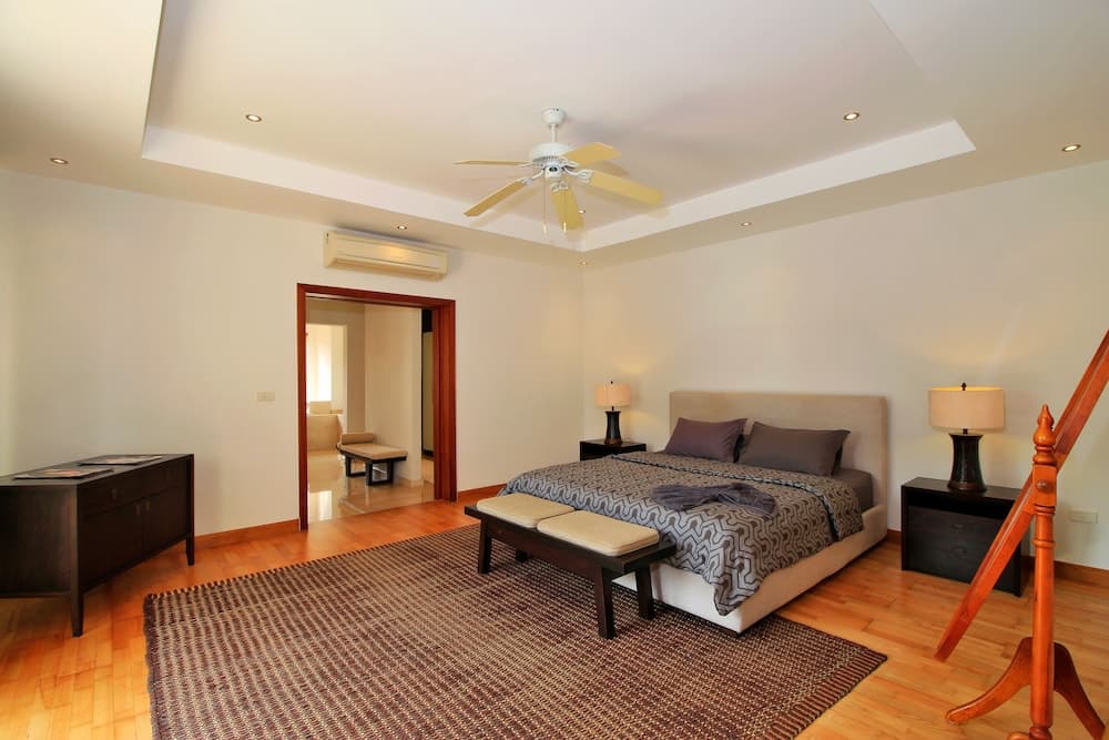 Pattaya Sunset Villa 4 Bedroom Sleeps 8