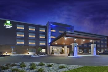 Holiday Inn Express Grand Rapids Airport North, an IHG Hotel
