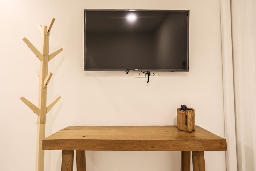 Hostel Lullaby - Adults Only