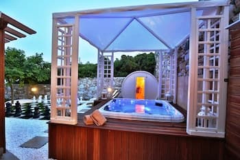 Ventoura Studios & Apartments