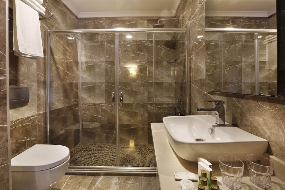 The White Orient Hotel