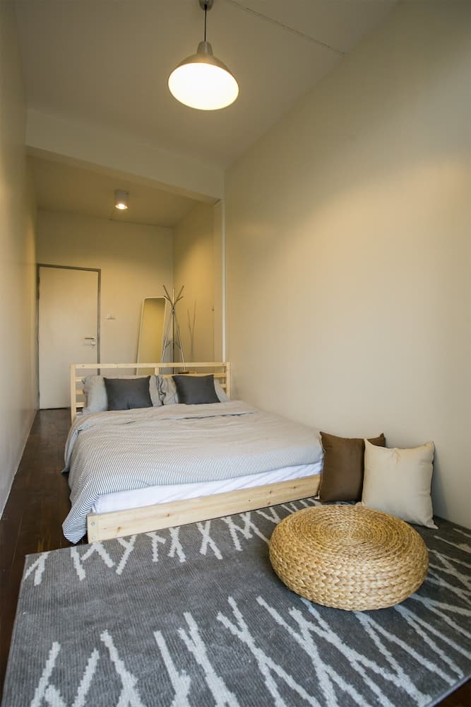 Chedi View Hostel & Rooftop Bar