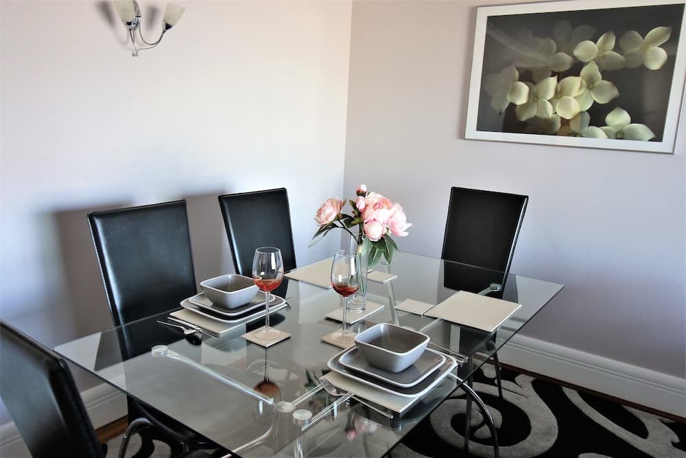 Canary Wharf Luxury River view apartment