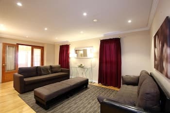 Pelicanstay in Churchill Meadows