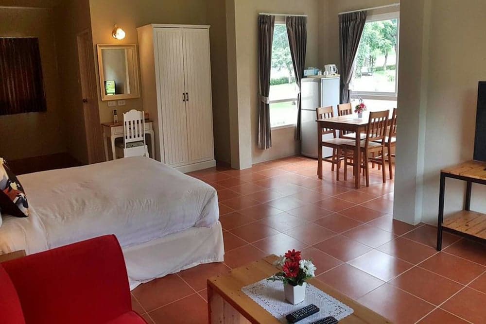 Palazzo Pavone Gallery & Resort