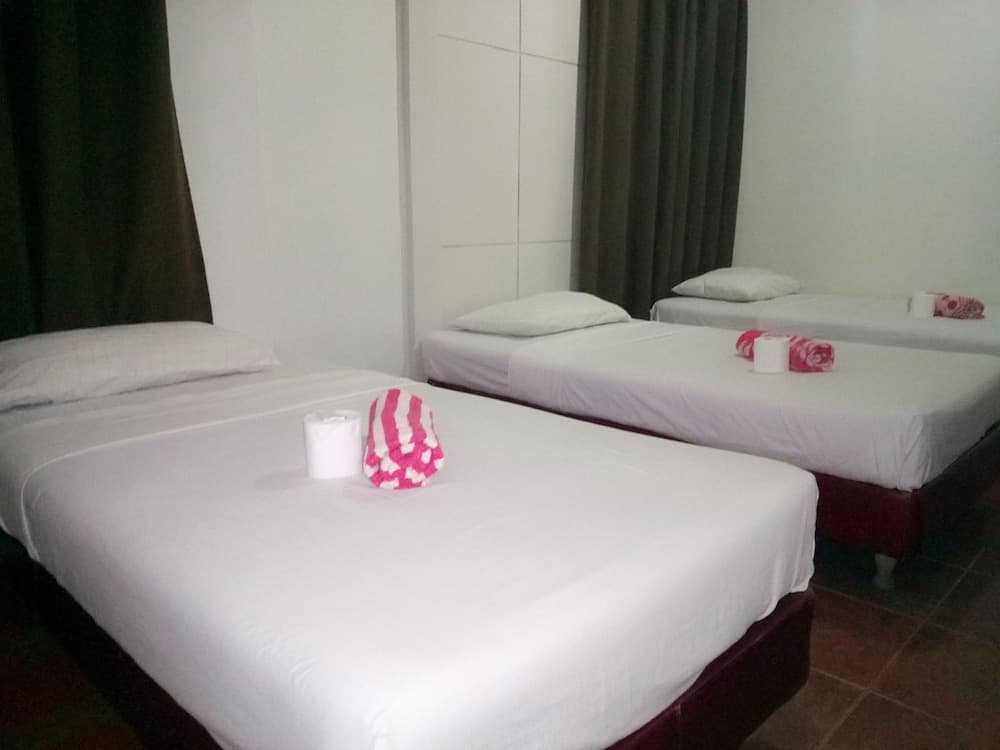 Sun Moon Poolside Hotel