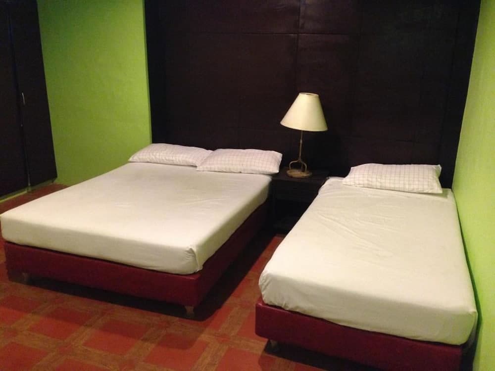 Sun Moon Poolside Hotel