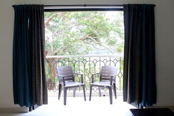 Cosy Apartment with Pool - CM007