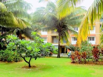 Spacious Apartment with Pool - CM008