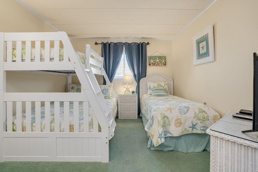 Thunder Island 161d 2 Bedroom Condo by Redawning