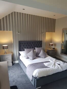 Lil's Bar and Bistro