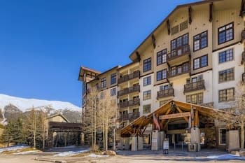 Passage Point 326 1 Bedroom Condo by Redawning