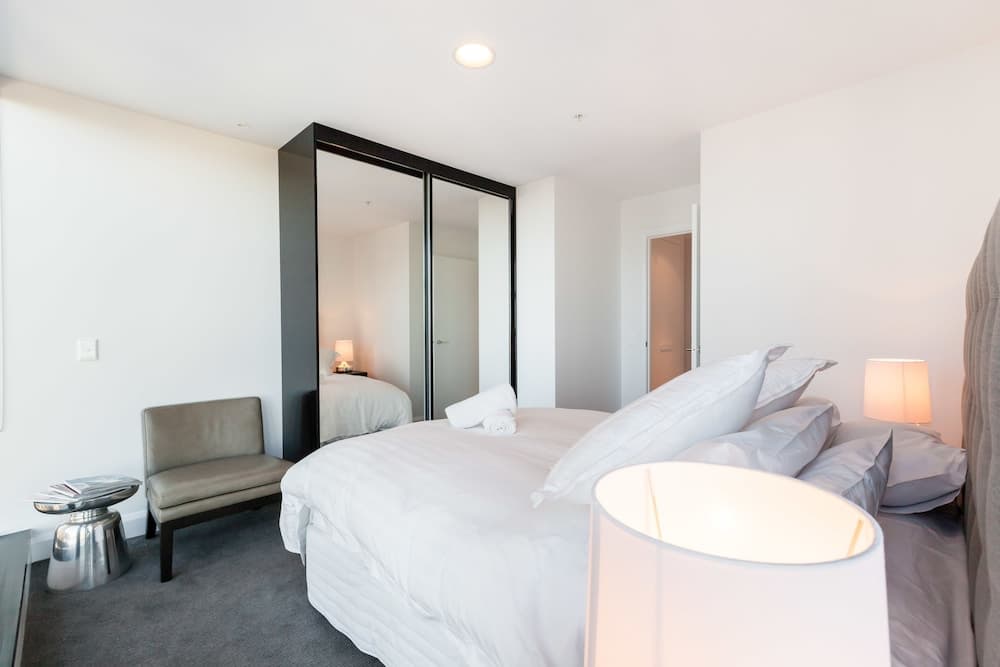 LOGAN, 2BDR Melbourne Apartment