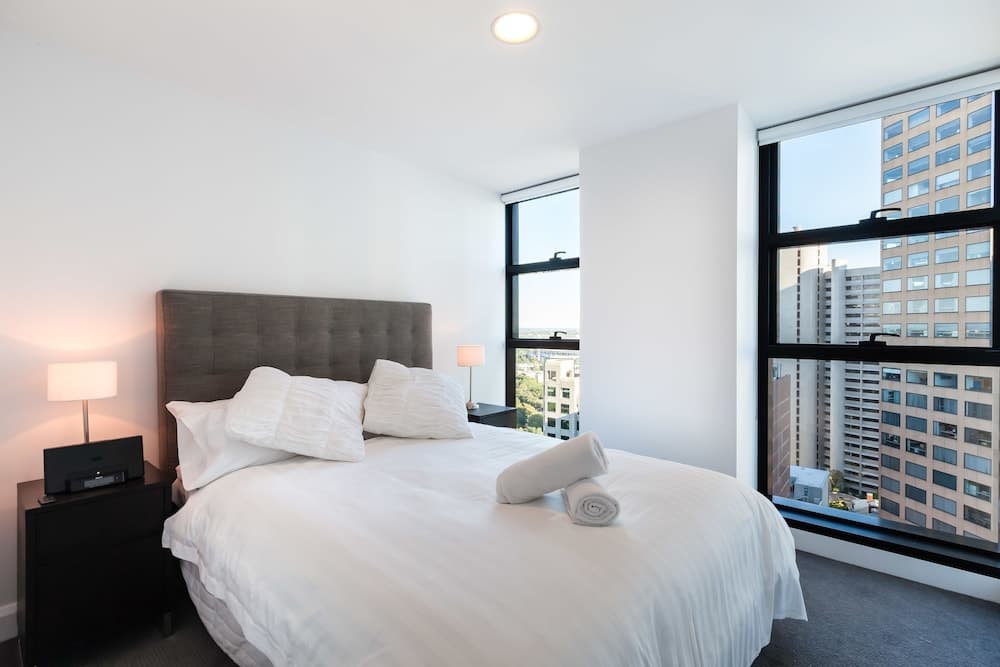 LOGAN, 2BDR Melbourne Apartment