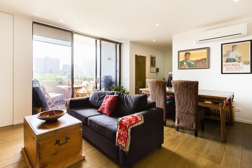 TALIA, 1BDR Carlton Apartment