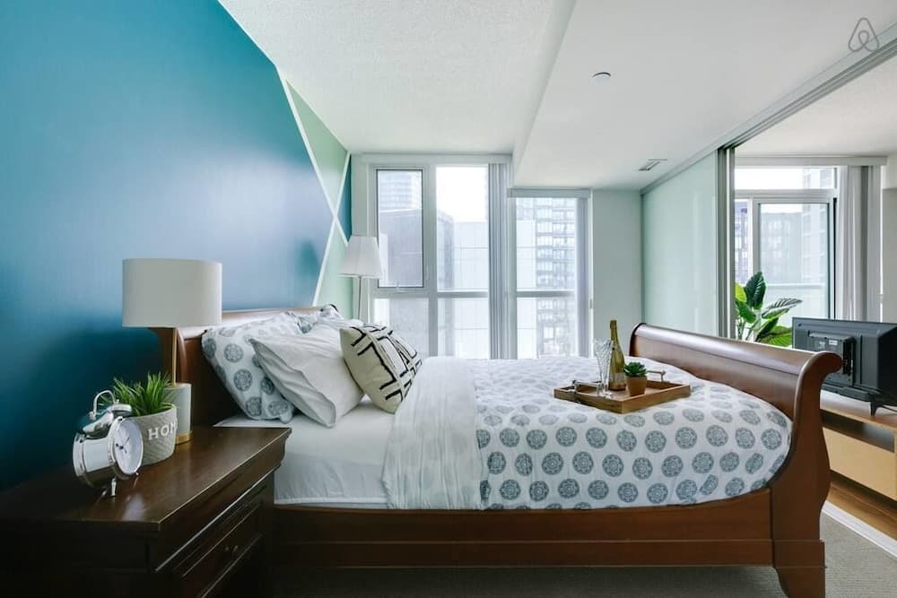 Comfy Lakeside Home by Skydome