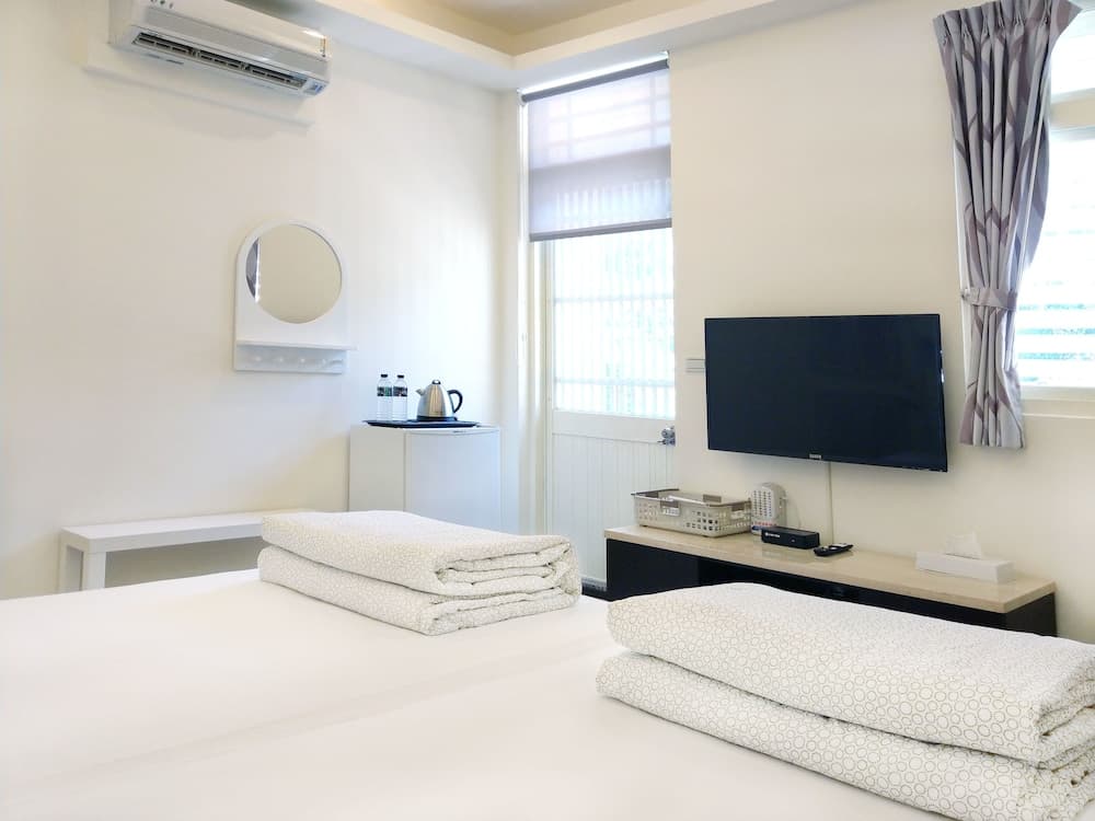 Migratory Birds Hotel