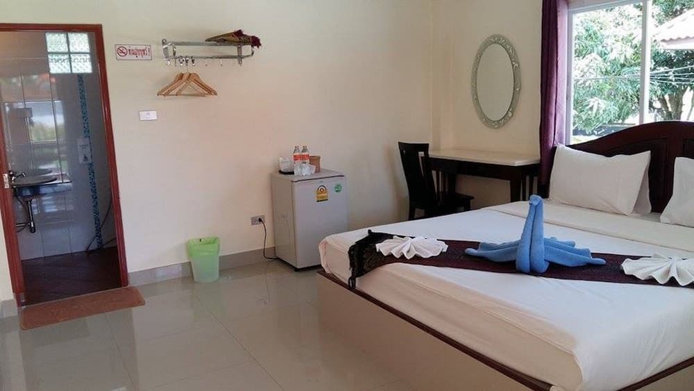 Naris Phuview Resort