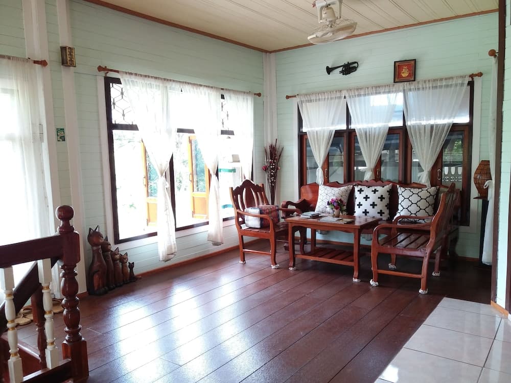 Green Riverside Homestay