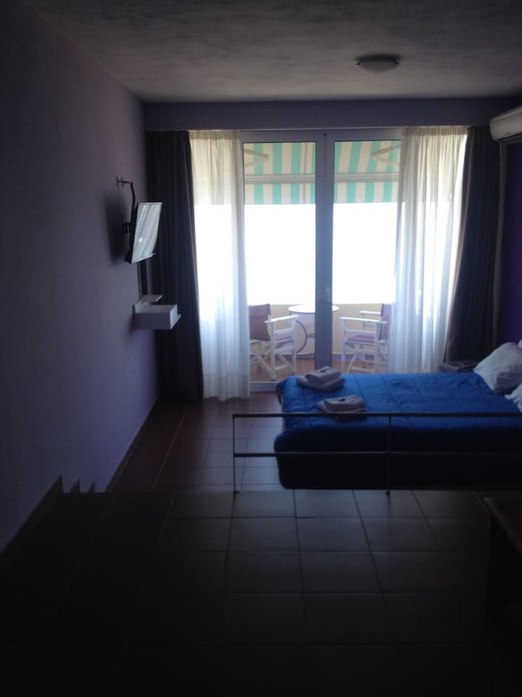 Maravellia Art Hotel