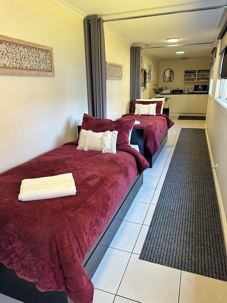 Austral Place 88 via Merri River