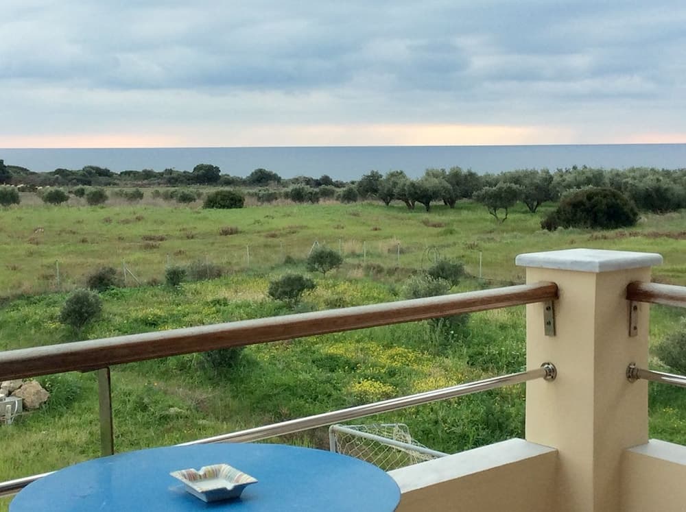 Alekos Beach Houses-Angelo