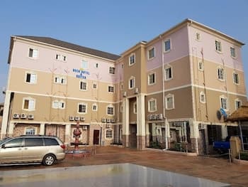 Beck Flo Hotel & Suites Ent