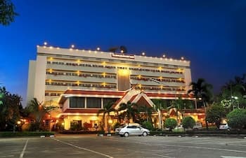 Mae Yom Palace Hotel