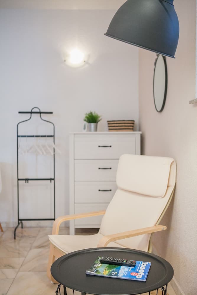 Studio Apartments Emotha