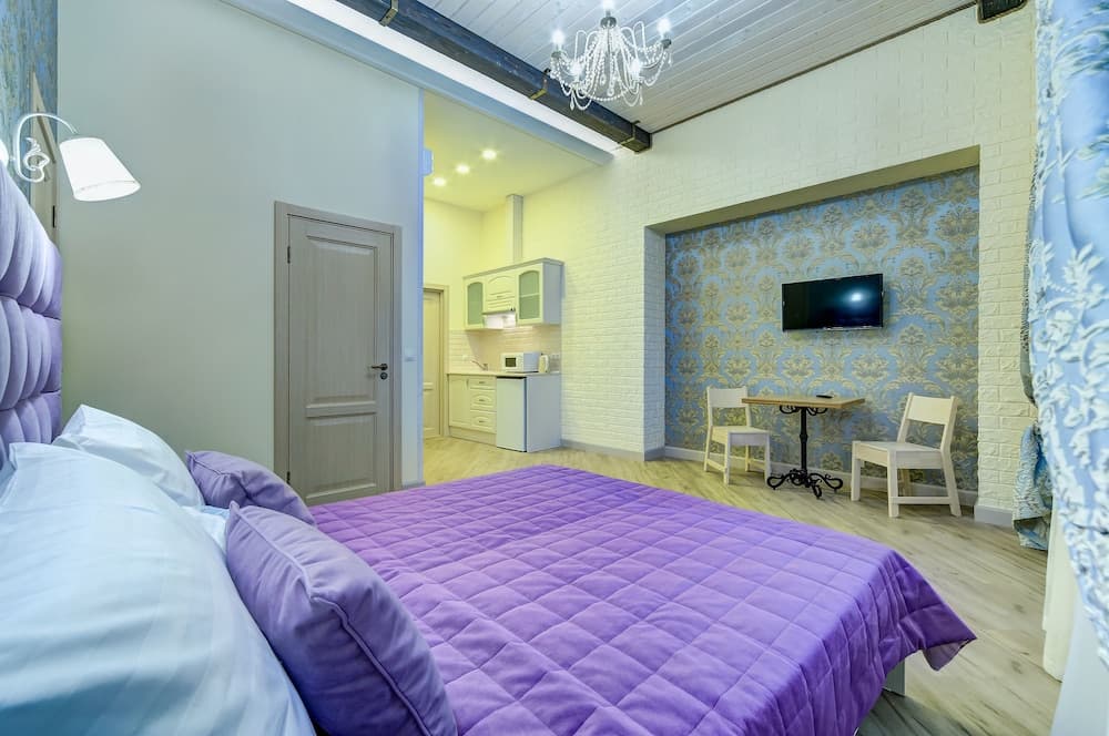 Guest rooms at Chaykovskogo 22