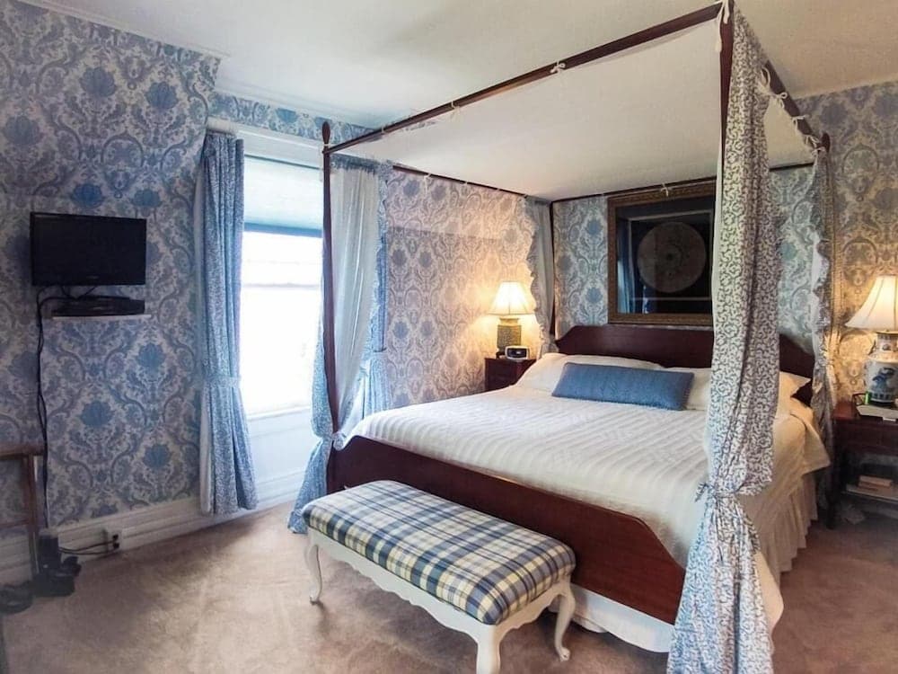 Harbor Knoll Bed & Breakfast