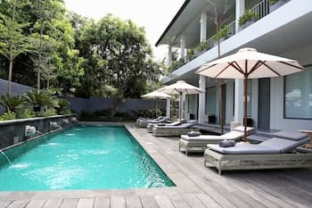 Lovinalife Room & Cafe